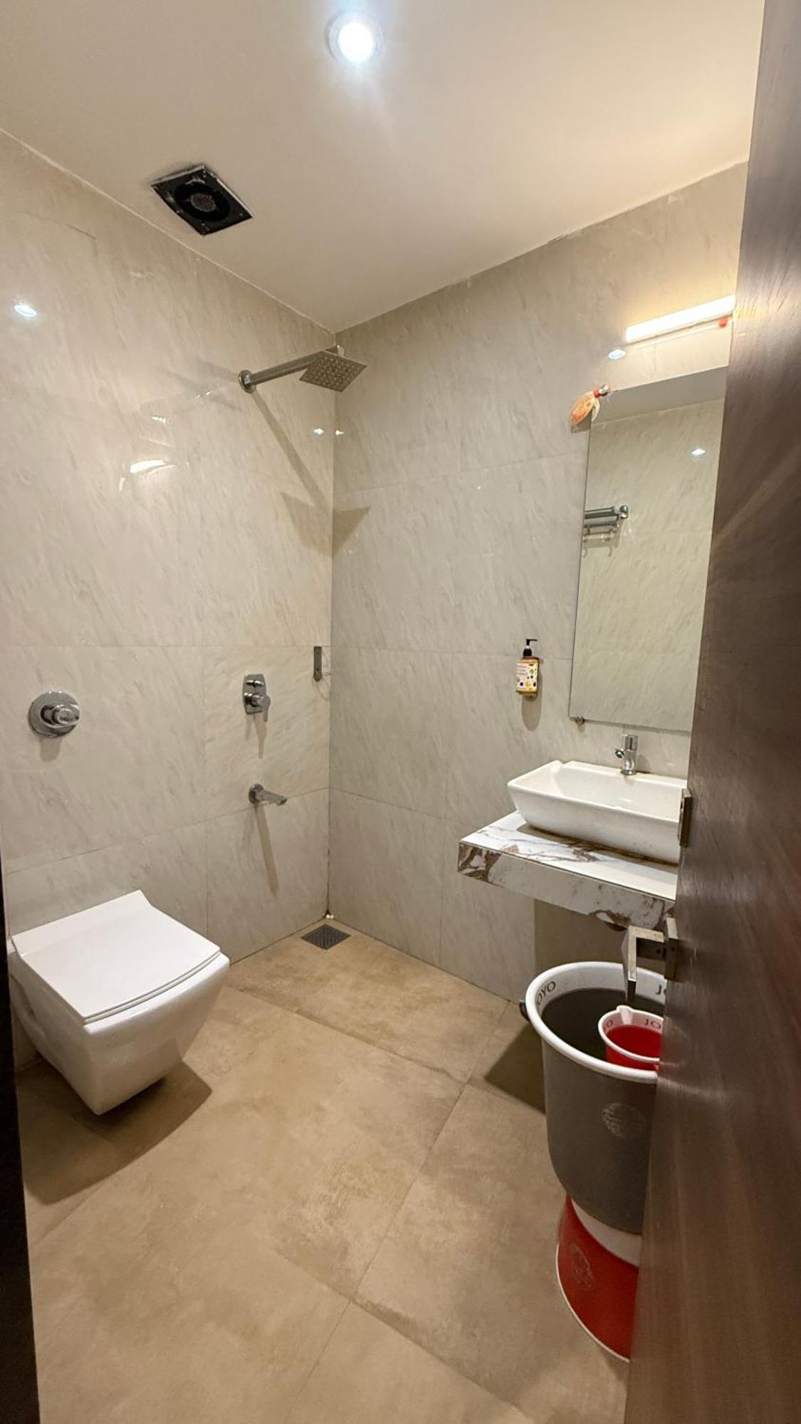 M E R I T O N Hotel T-2 Bombay Esterno foto