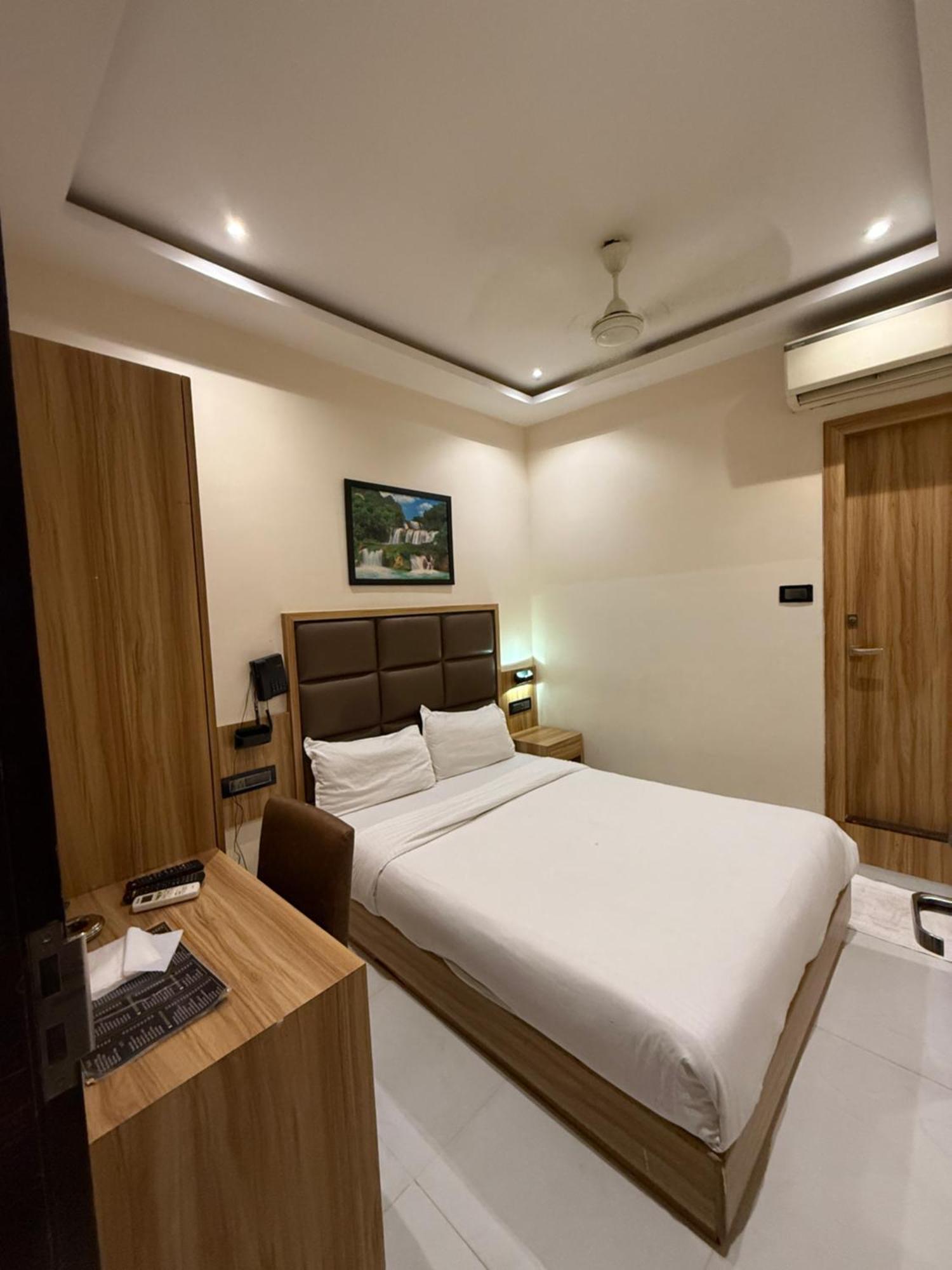 M E R I T O N Hotel T-2 Bombay Esterno foto
