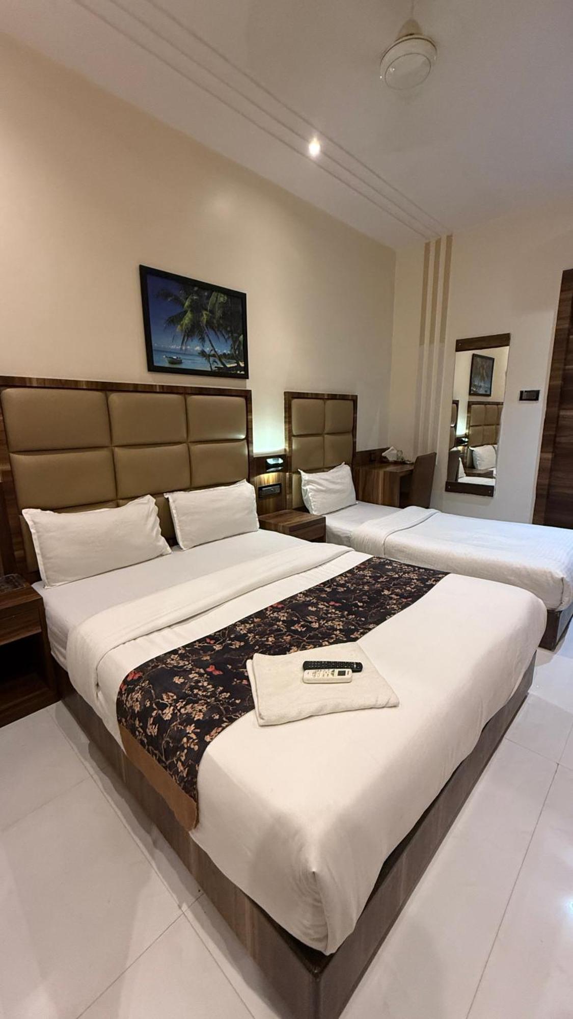 M E R I T O N Hotel T-2 Bombay Esterno foto