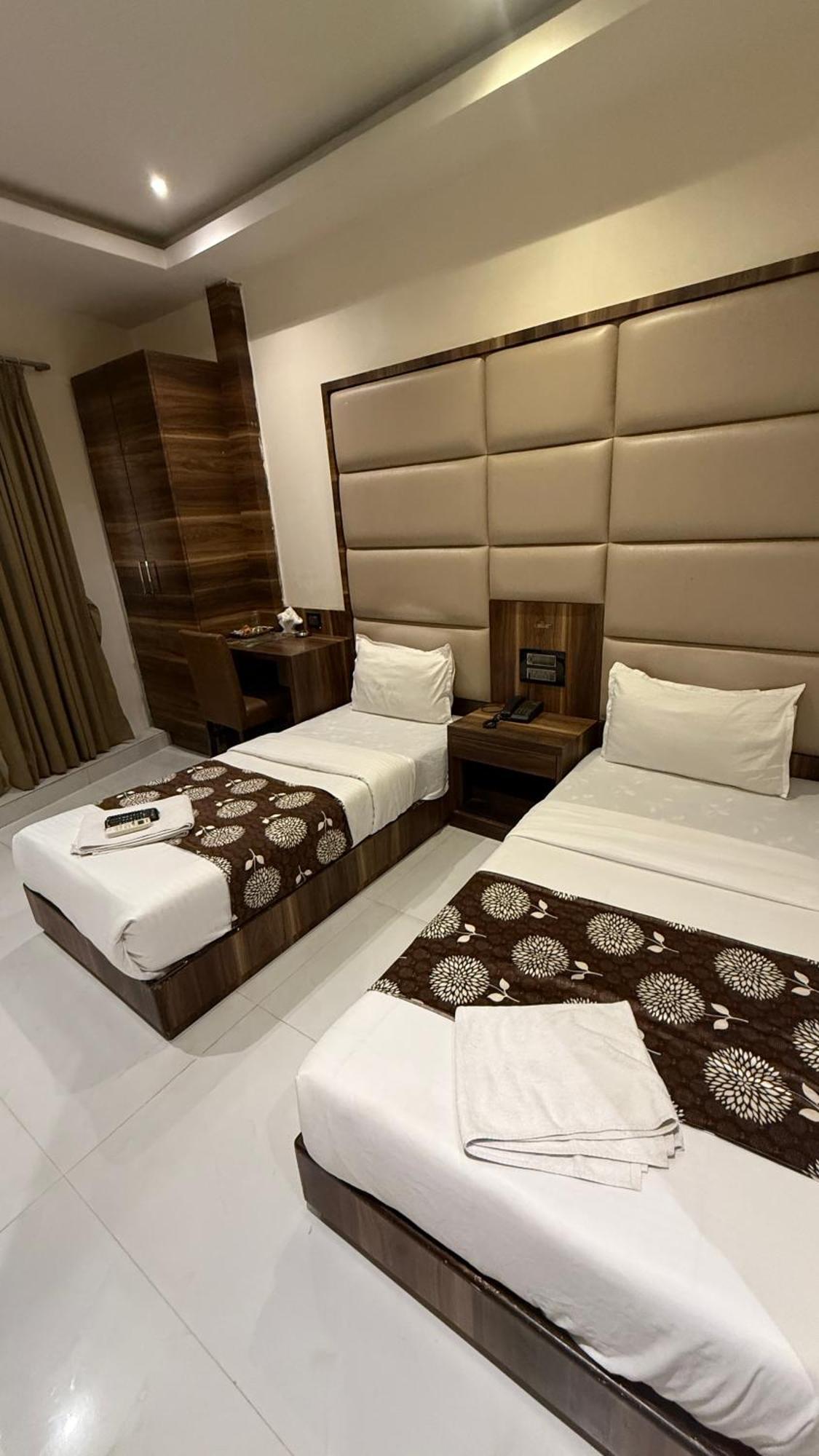 M E R I T O N Hotel T-2 Bombay Esterno foto