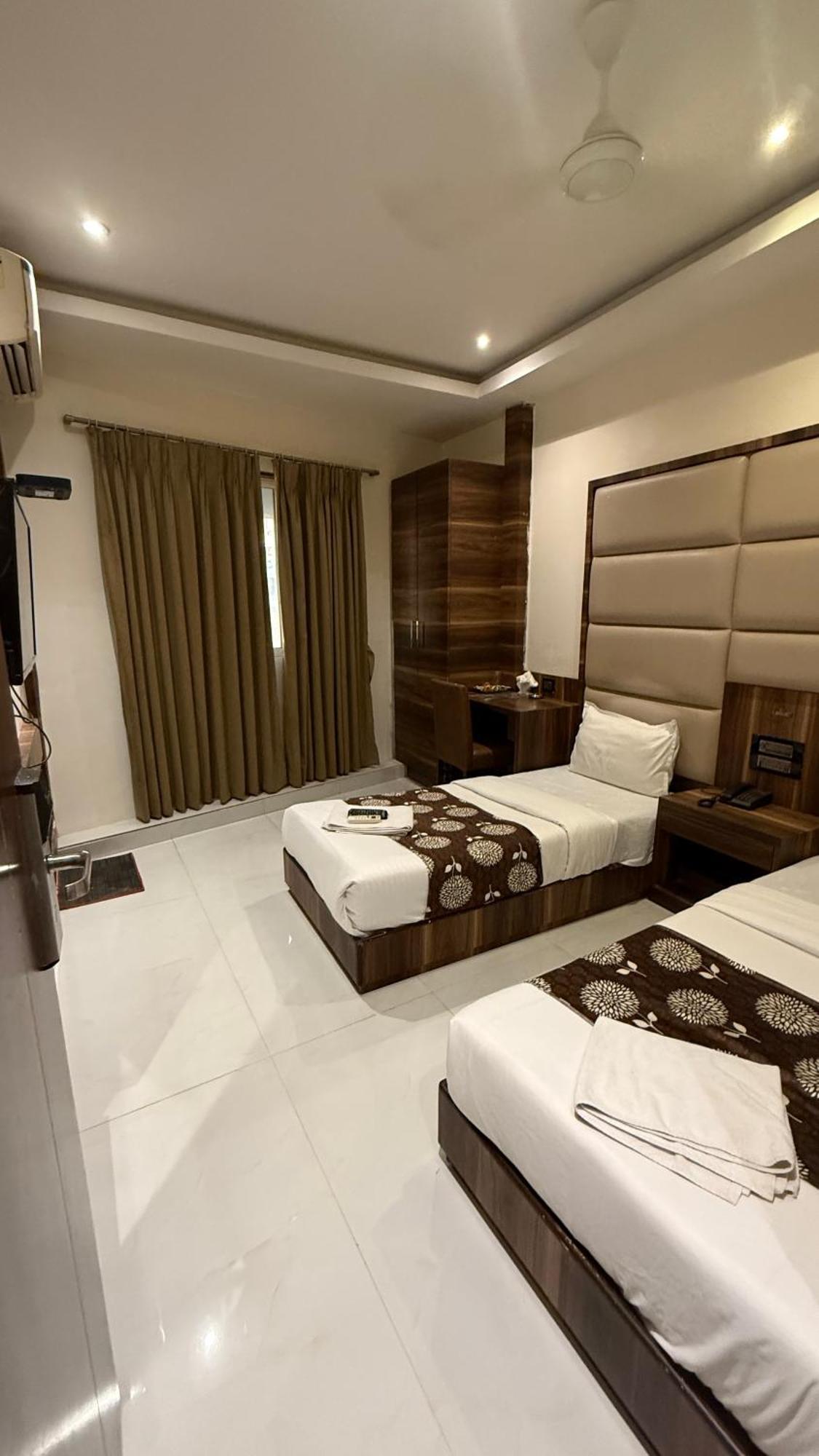 M E R I T O N Hotel T-2 Bombay Esterno foto