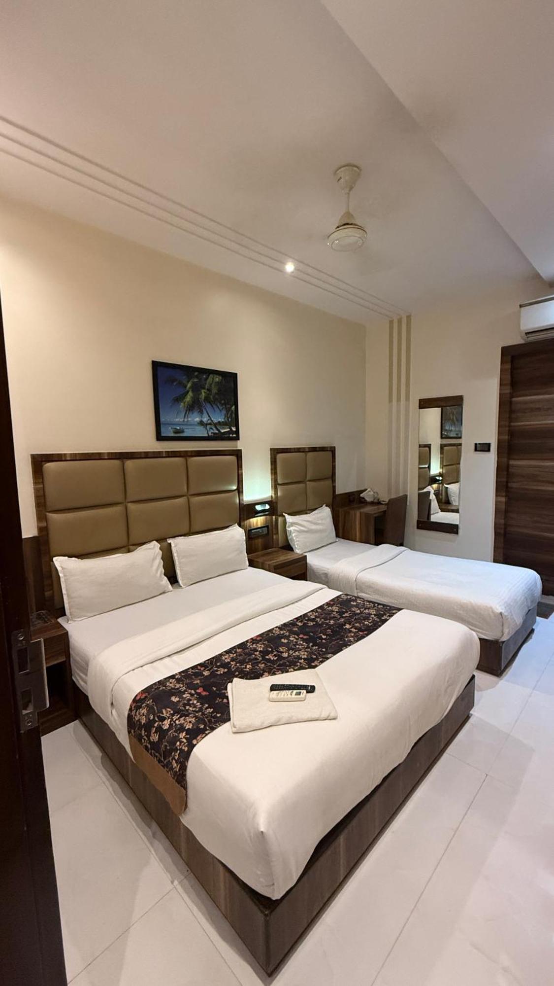 M E R I T O N Hotel T-2 Bombay Esterno foto